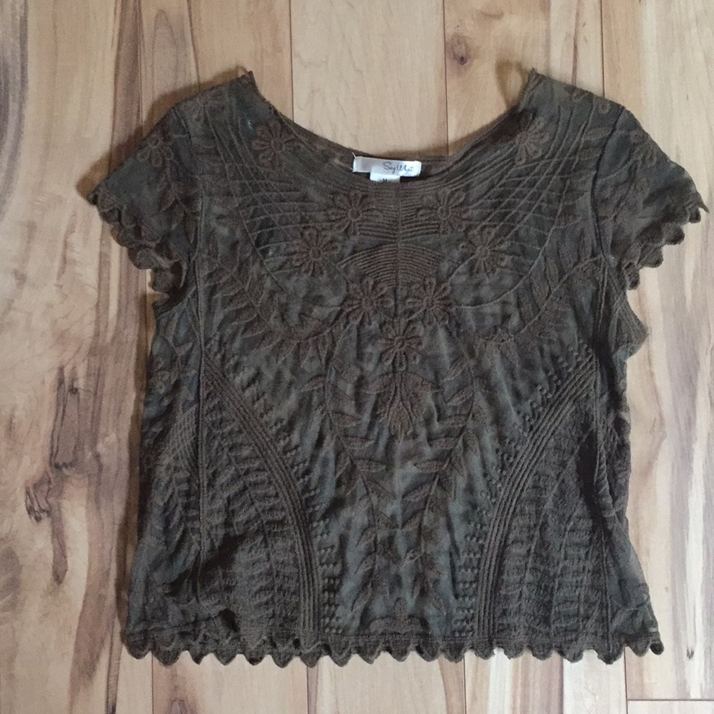 Naturalistic top